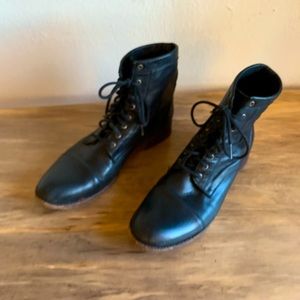 FRYE Black leather boots, lace-up, classic
